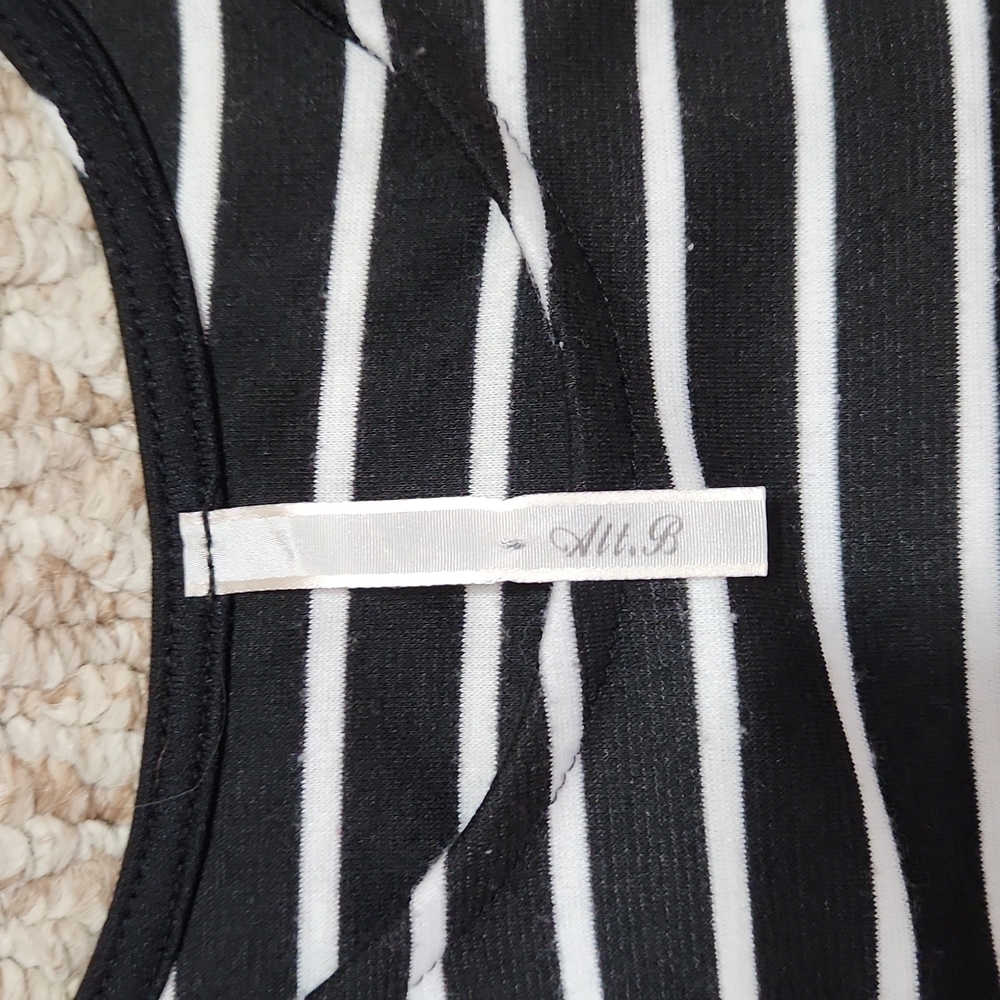 Alt.B Crop Top Horizontal Black/White Striped - Picture 5 of 5